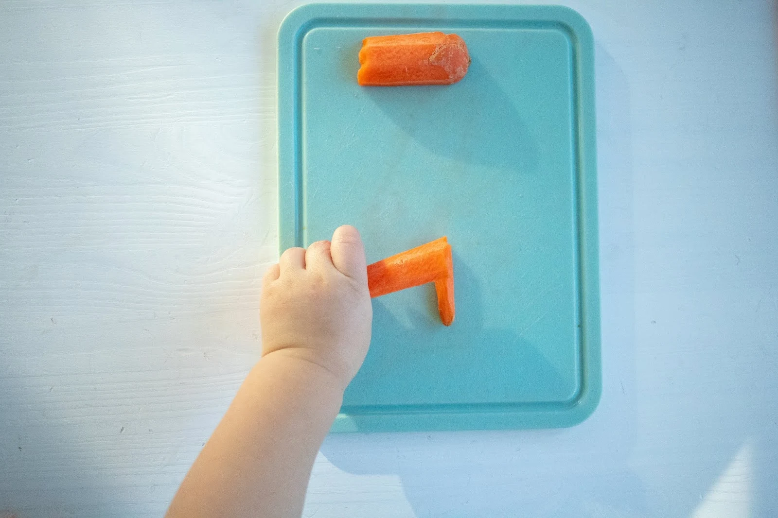 Here are some tips and tricks for introducing a wavy chopper knife to your toddler. This easy Montessori practical life tool can help encourage independence in the kitchen.