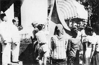 pengibaran bendera di hari kemerdekaan Indonesia