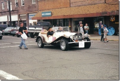 28 1929 Mercedes-Benz Roadster Replica in the Rainier Days in the Park Parade on July 8, 2000 28 1929 Mercedes-Benz Roadster Replica in the Rainier Days in the Park Parade on July 8, 2000