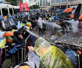 “Revolução dos guarda-chuvas” resiste às tentativas de repressão policial