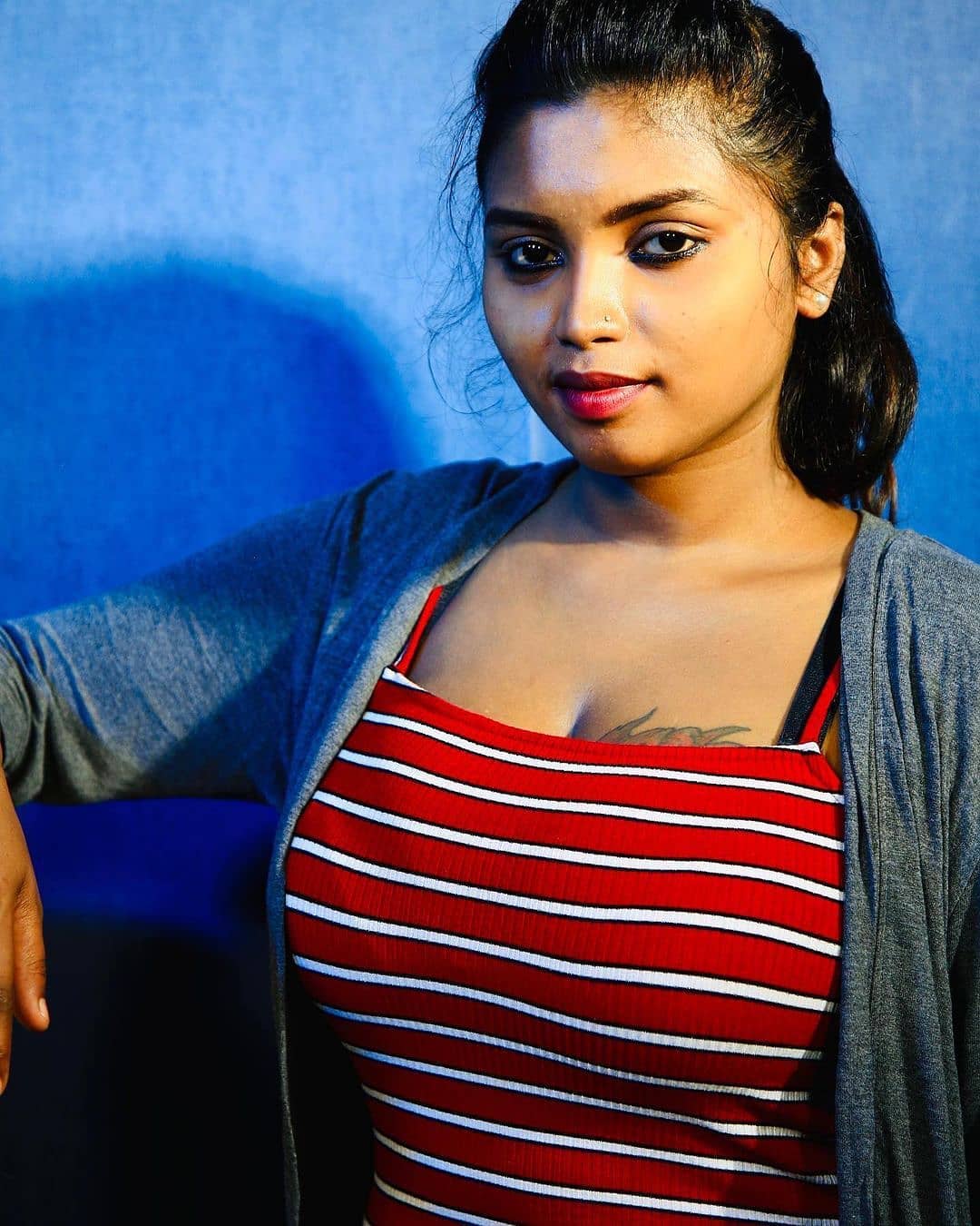 Actress Elakkiya Latest Hot Navel & Cleavage Stills