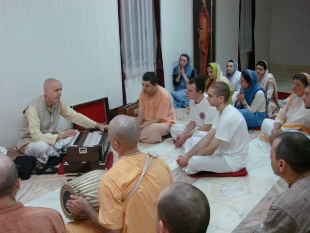 Sankarshan Das and Devotees chant Hare Krishna, Timisoara