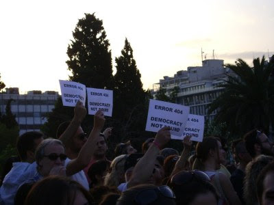 Στον δρόμο κι απόψε κι ας βρέχει