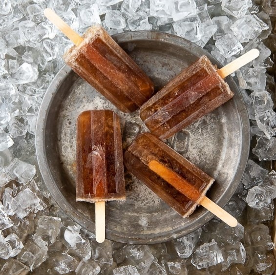 JACK AND {MEXICAN} COKE POPSICLES #cocktails #frozendessert