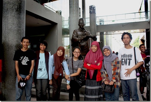 Depan Galeri Bung Karno