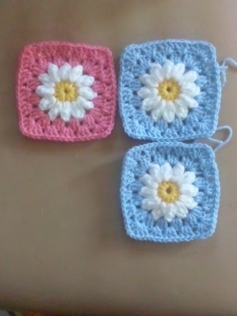 ふっくらデイジーのグラニースクエアの編み方 Crochet And Me かぎ針編みの編み図と編み方