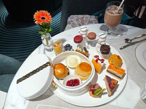 The Peninsula Boutique & Café Hong Kong - Afternoon indulgence tea set