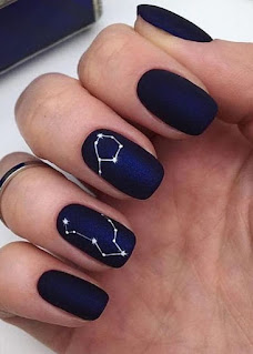 Uñas en azul tendencia otoño invierno. Tendencias para gorditas