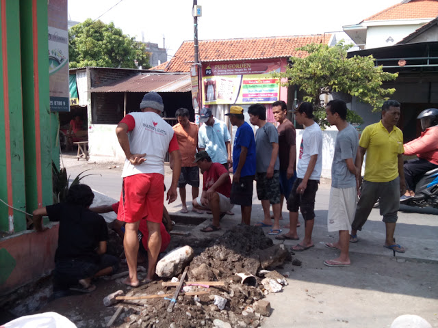 Foto Gotong Royong Pembangunan Saluran Air  FOTO GOTONG ROYONG PEMBANGUNAN SALURAN AIR