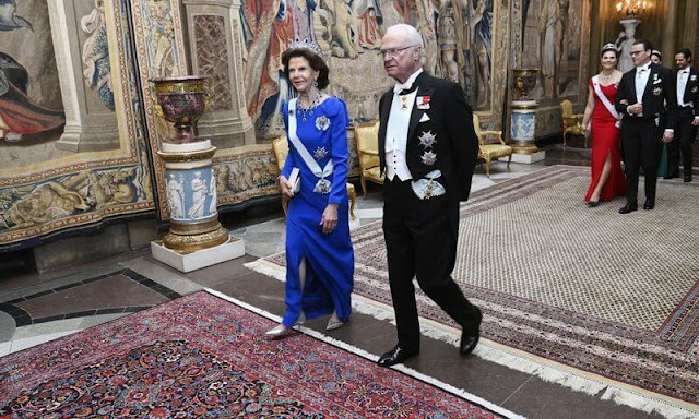 Crown Princess Victoria, Prince Daniel, Prince Carl Philip, Princess Sofia and Princess Christina. Diamond tiara. Blue, red and green dress