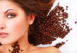 Kaffee scheuern für glattere und festere Haut