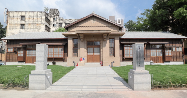 台中烏日警察官吏派出所百年歷史建築，日式木造房屋台中特色警局