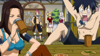 Bohaterka Fairy Tail, Cana Alberona pije alkohol z kufla