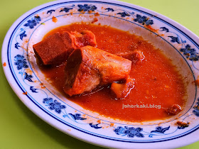 Chinatown-Complex-Red-Fermented-Bean-Curd-Pork-Trotter-南乳燜豬手