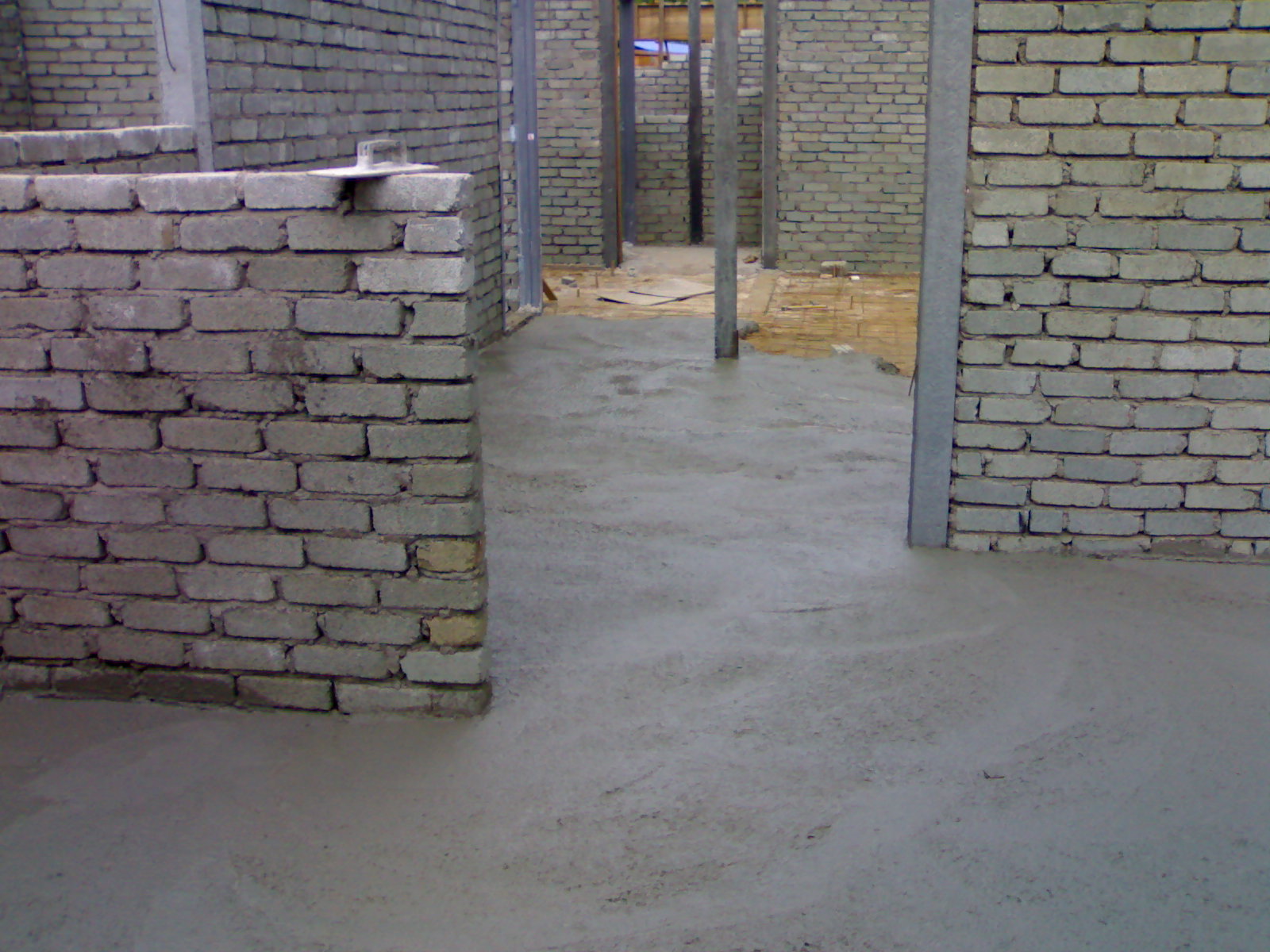 Kerja konkrit lantai  Bina rumah sendiri