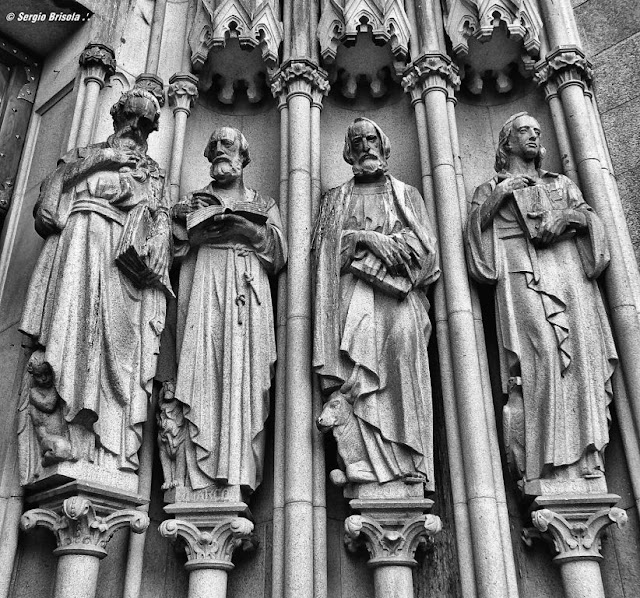 Close-up das Esculturas Os Evangelistas na Catedral da Sé - São Paulo