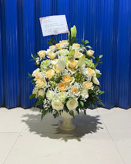 Rangkaian bunga vas www.harapanflorist.com