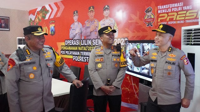 Sahli Sosbud Kapolri Cek Pelaksanaan Ops Lilin Semeru 2023 di Terminal Purabaya 