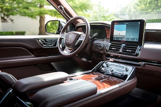 Interior view of 2018 Lincoln Navigator 4X4 Black Label with Destination theme