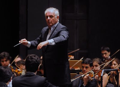 Daniel Barenboim y la Orquesta West Eastern Divan en el Teatro de la Maestranza de Sevilla el 2 de agosto de 2009 (© Juan Carlos Vázquez / Diario de Sevilla)