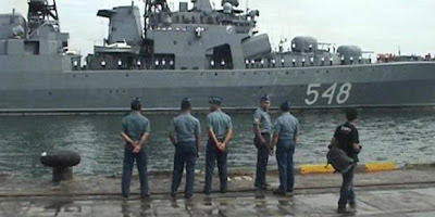 Kapal Perang Rusia Admiral Panteyeyev Bersandar di dermaga Makasar