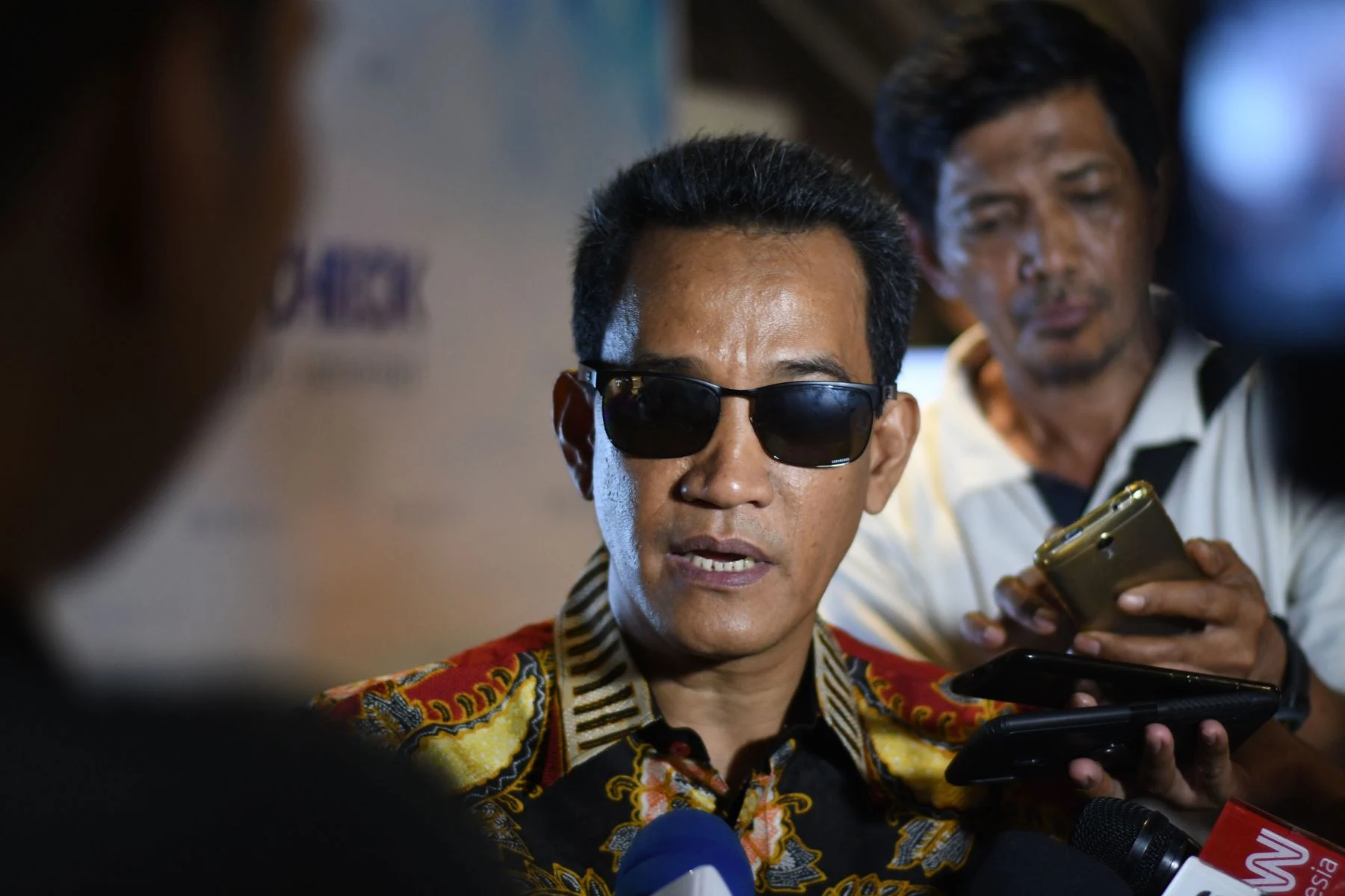 PDIP Ciut Dengan Kebijakan Luhut, Refly Harun Beri Sindiran: Partai Penguasa Kok Tak Bisa Berbuat Apa-apa!