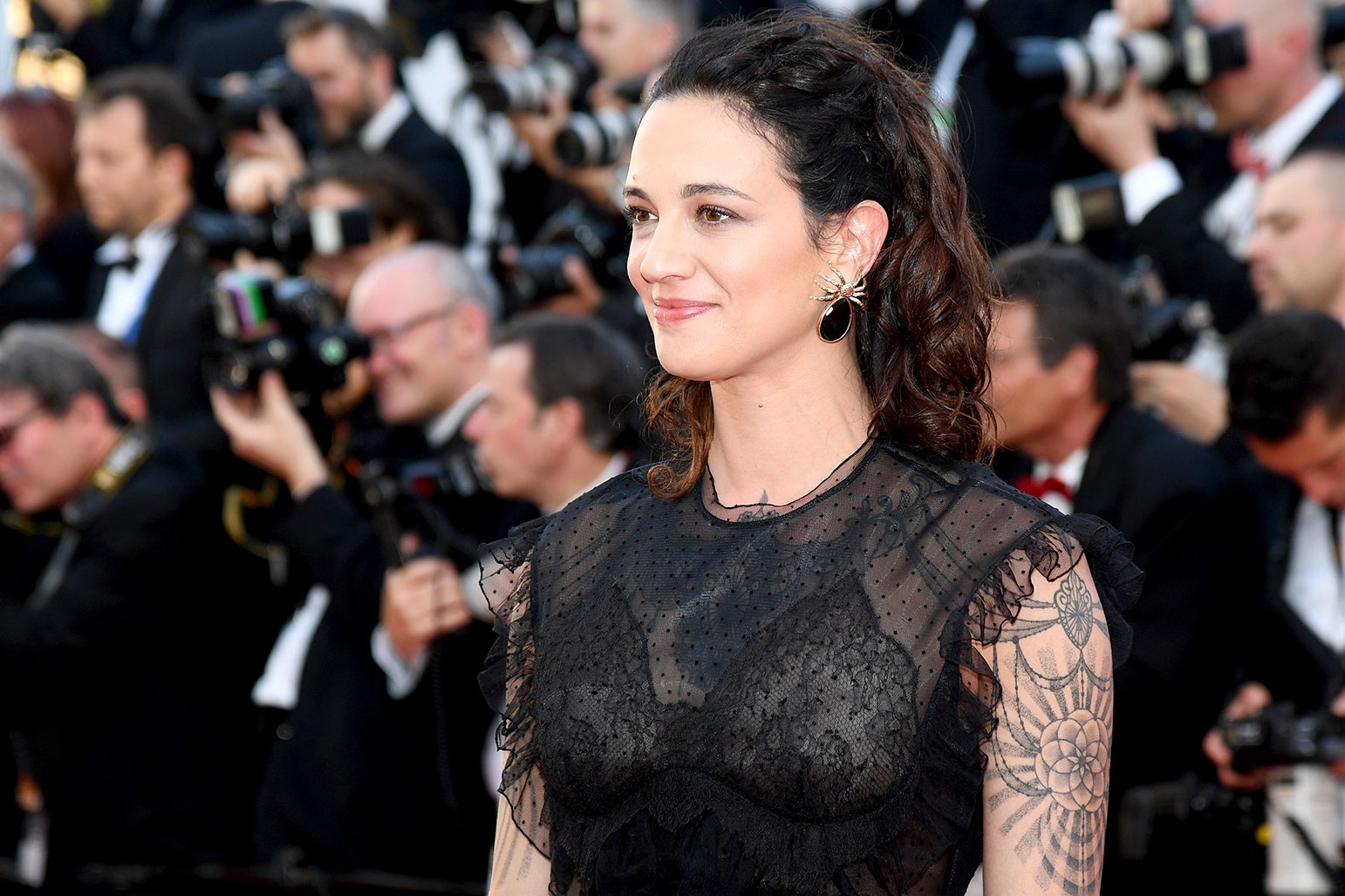 After 24 years ... Asia Argento , a famous Italian actress, accuses the director of "Fast and Furious" of raping her.