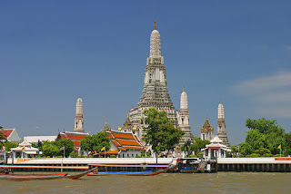 wat arun temple di bangkok