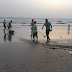 عمل نبيل الدي قام به شباب انزا: مناطق عازلة وحبال على الشاطئ لسباحة العائلات والأطفال