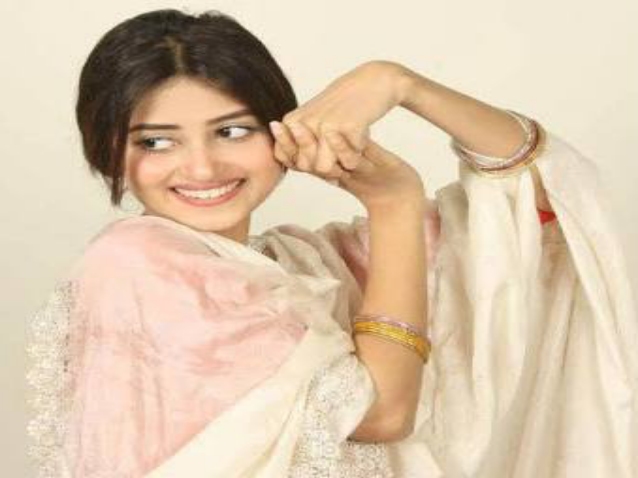 Hot-Pakistani-Girls-Actress-Wallpapers-HD-Image-16