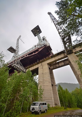 Elevador barcos Rusia Yenisei Krasnoyarsk passage of ships dam Russia