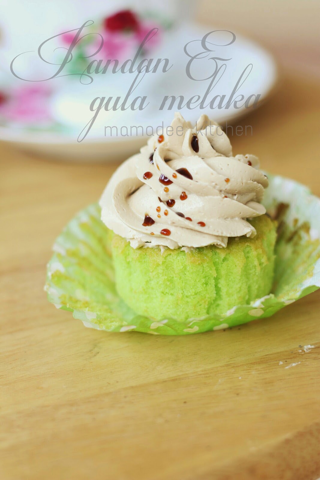 mamadee s kitchen PANDAN CUPCAKE WITH GULA MELAKA FROSTING