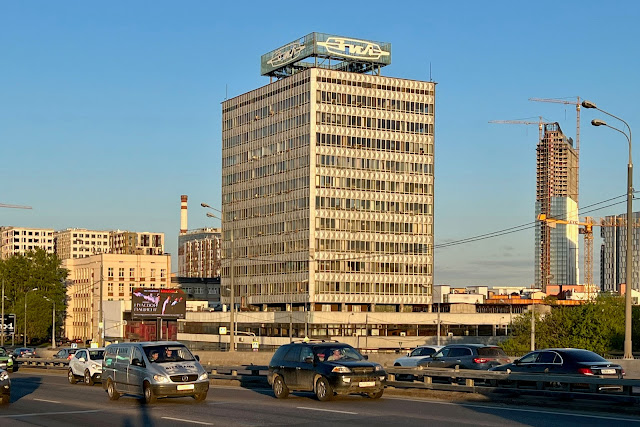 Автозаводская улица, бывшее заводоуправление АМО ЗИЛ