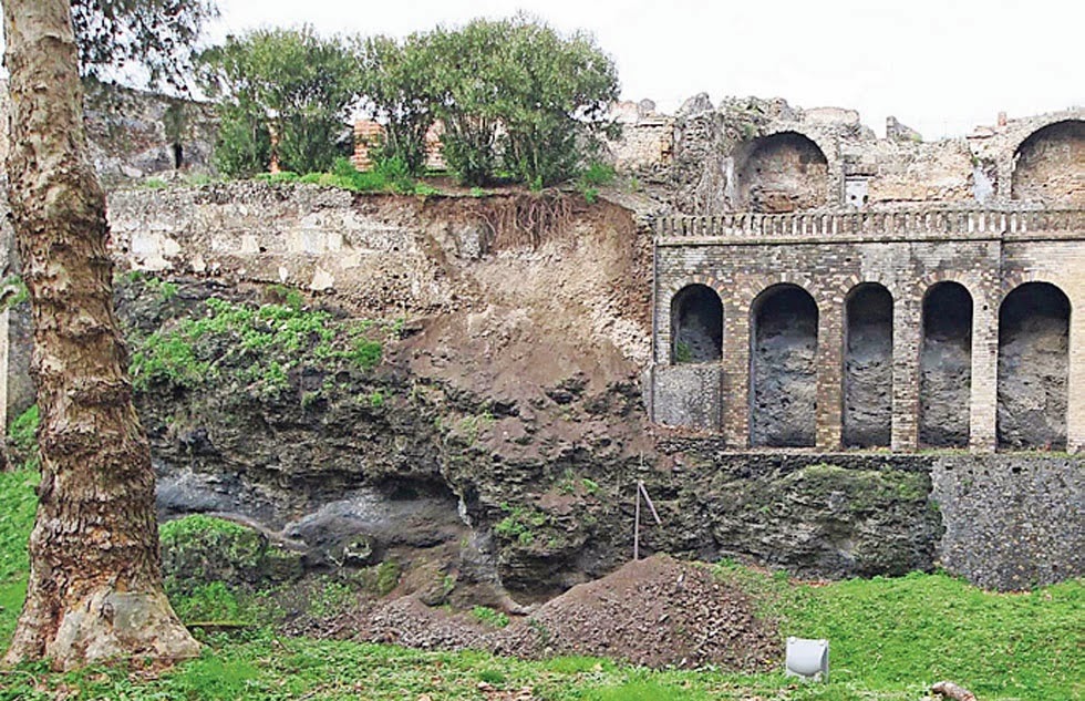 Italy: Pompeii wall collapses amid heavy rain