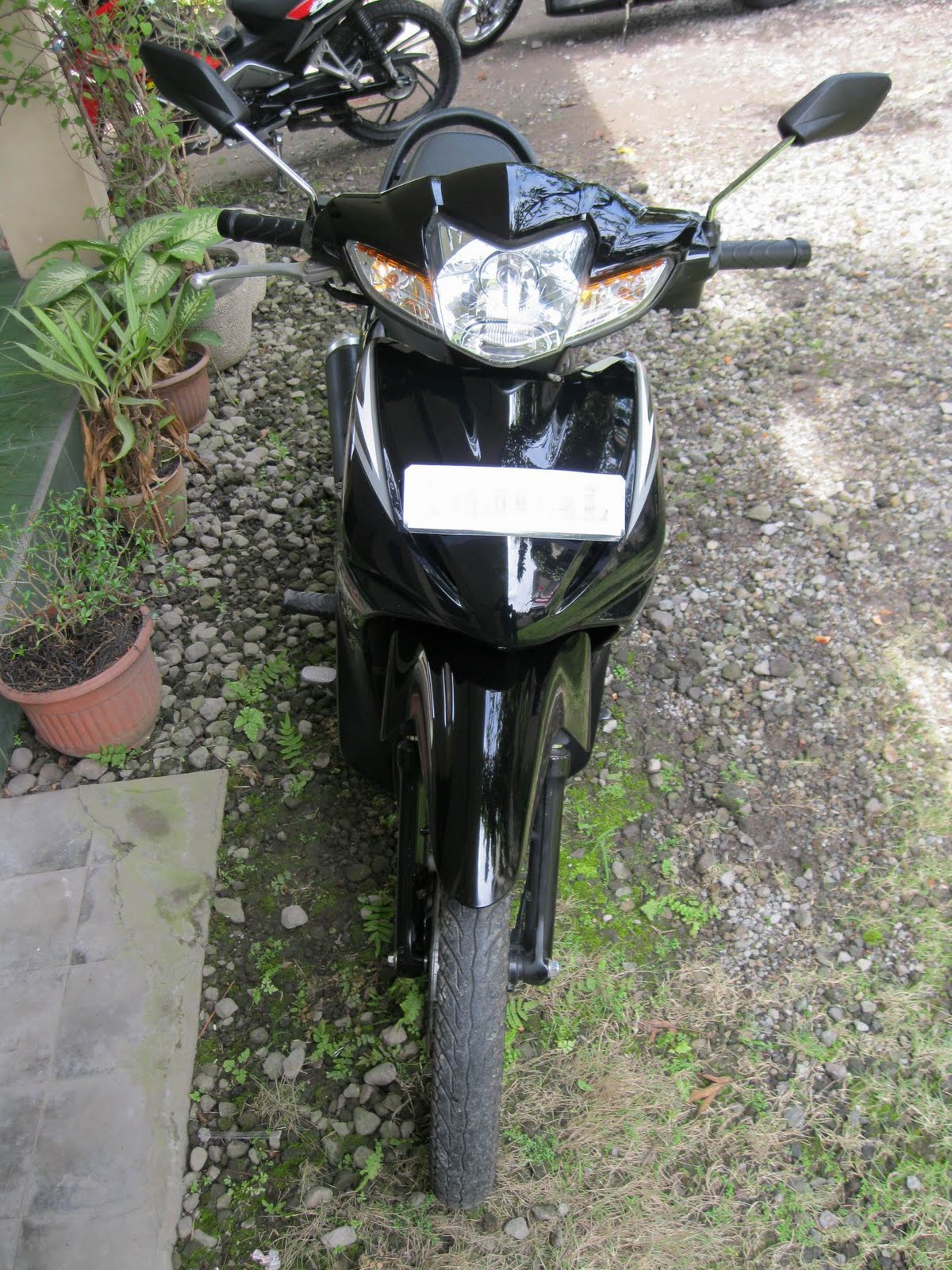  jual  mobil dan motor  di  solo jual  motor  honda revo  2010