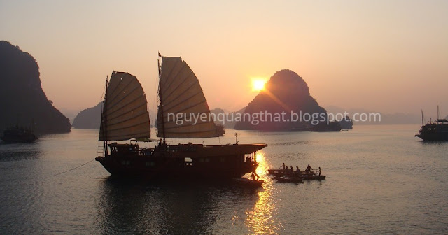 halong-bay-at-night