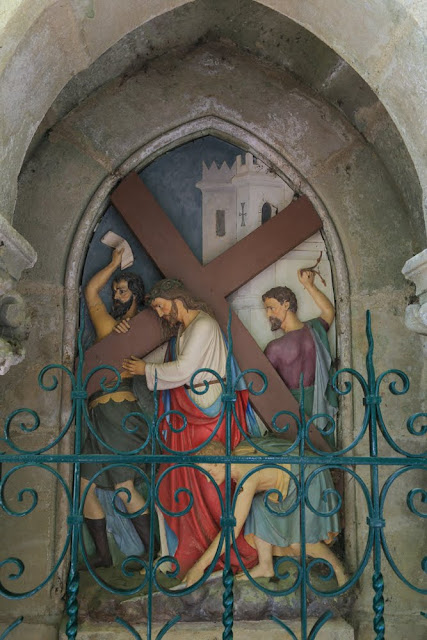 Way of the cross. Standing. Second. Rocamadour. France. Крестный путь. Стояния. Второе. Рокамадур. Франция.