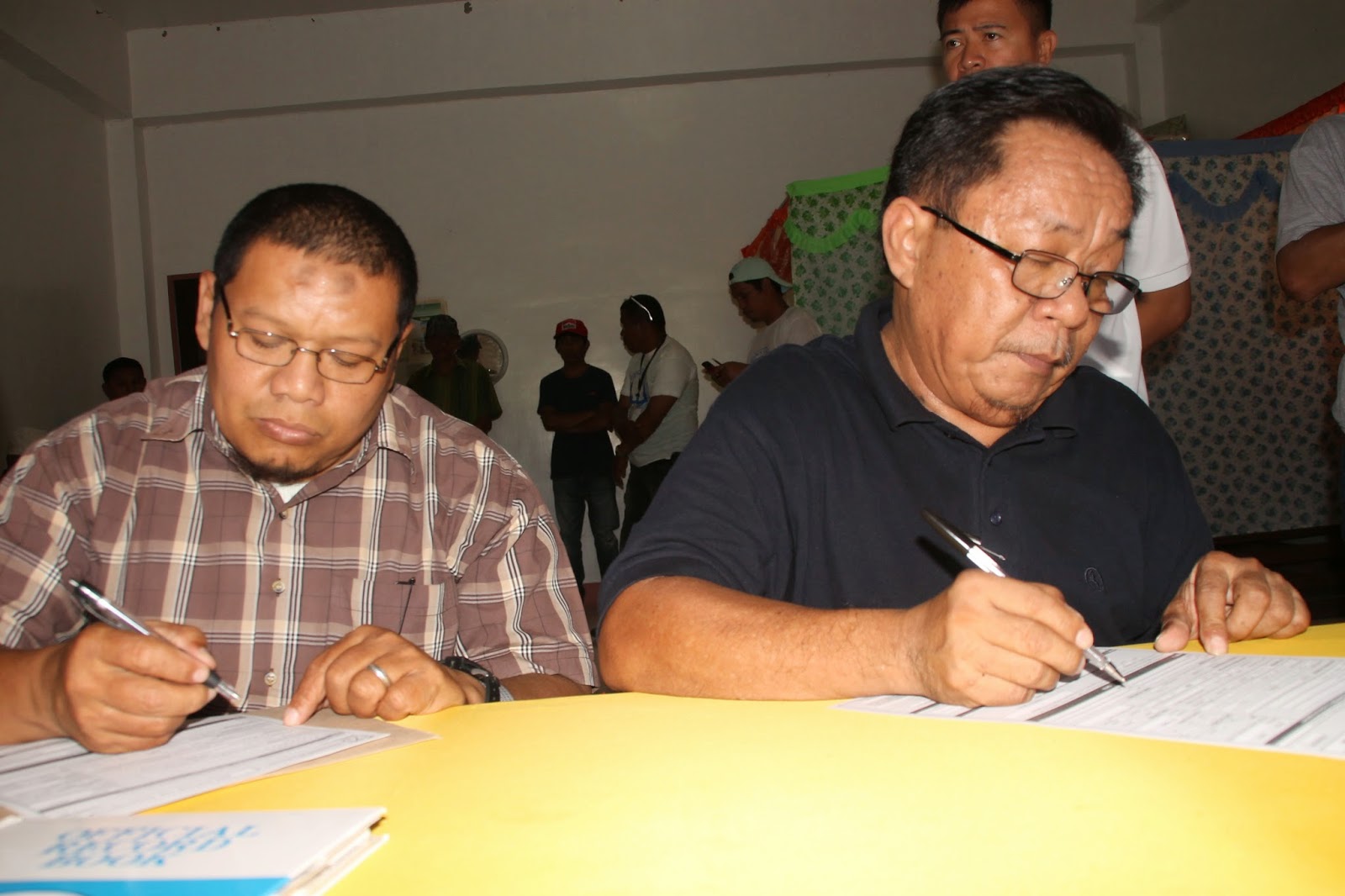 MILF fighters come out to register for 2016 elections