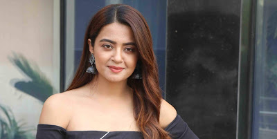 Surveen Chawla Photos images