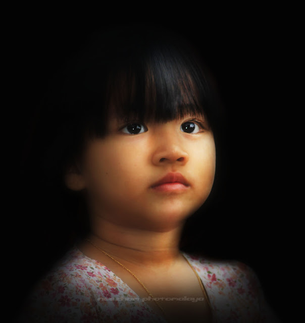 Anak gadis Harif Manaf in black portraiture