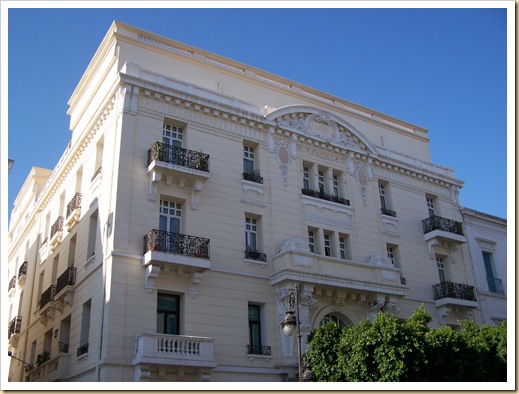 028 - Túnez, otra vista del inmueble de la fotografía anterior, en la Avenida de Francia.