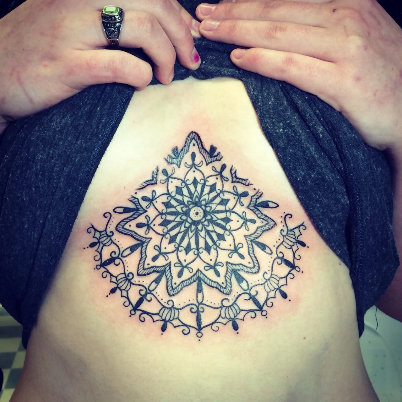 foto tatuajes mandalas para mujeres