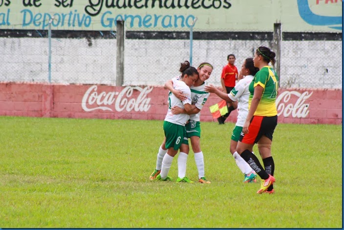 festejo del equipo escuintla gol de barrera