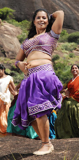 Gayathri-hot-stills-in-nathikal-nanaivathillai-movie