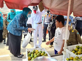 Pasar Lakukan "Gebrak Masker"  .