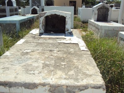 Pedernales: "Tecatos" se roban las cruces del cementerio  para venderla y consumir drogas