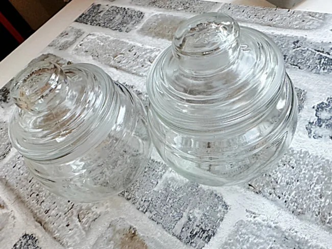 round jars with lids