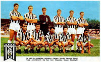 JUVENTUS F. C. - Turín, Italia - Temporada 1967-68 - Salvadore, Castano, Anzolin, Leoncini, Zigoni y Volpi; Del Sol, Gori, Cinesinho, Simoni y Menichelli - La JUVENTUS ocupó el tercer puesto en la Serie A italiana