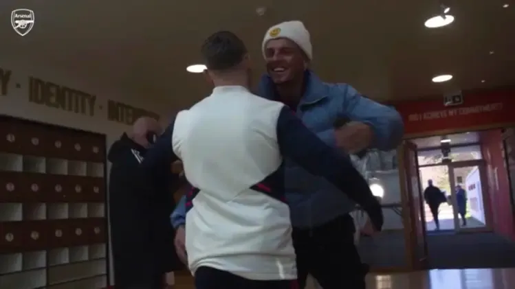 SPOTTED: Ben White welcomes former Brighton teammate Trossard to Arsenal