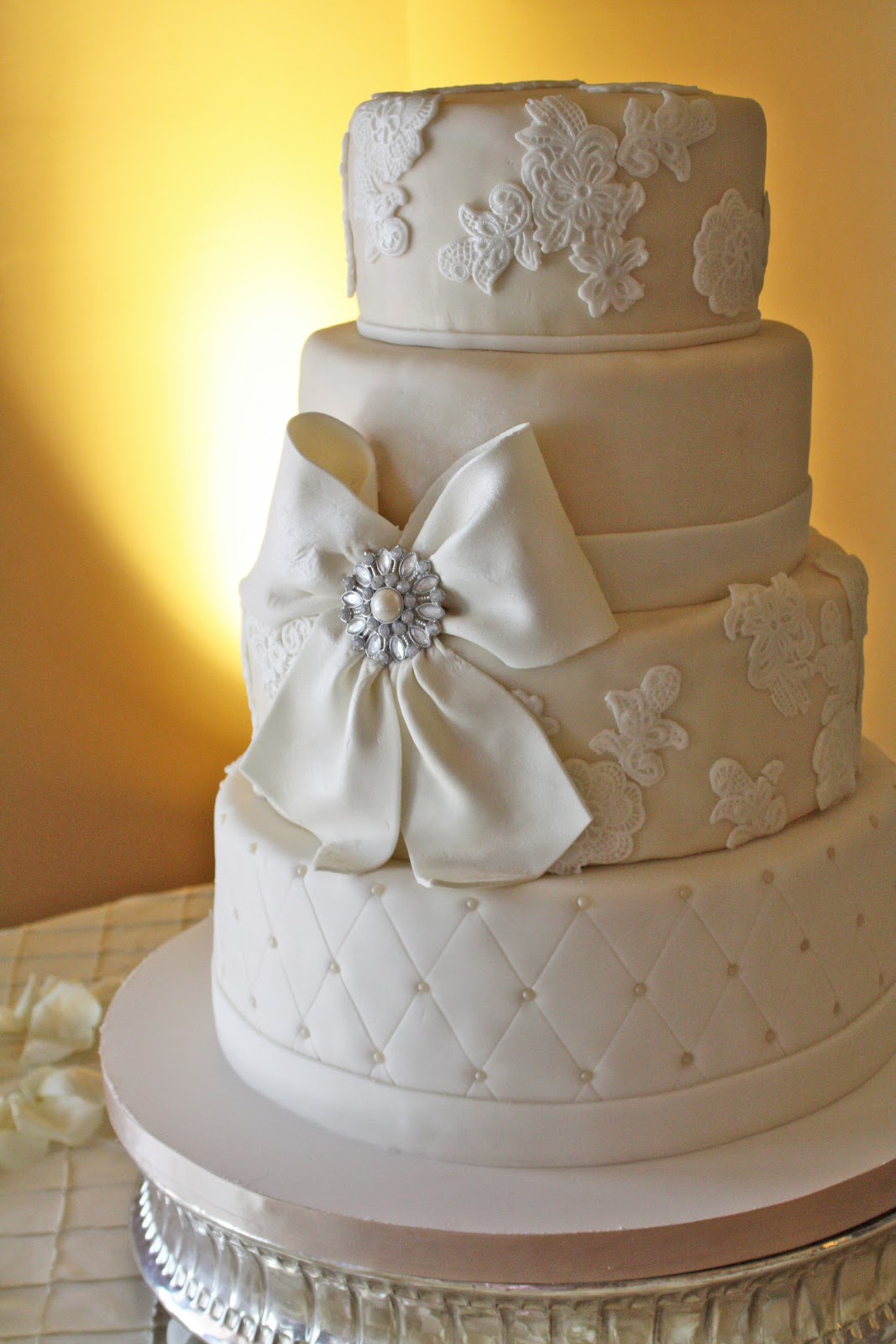 crystal wedding cake stands Most Beautiful Cakes of 2012